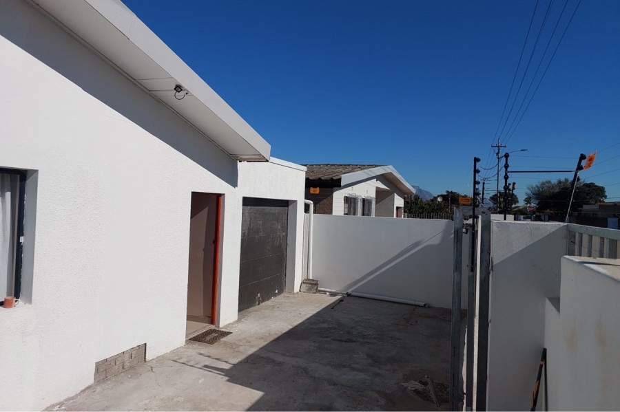 7 Bedroom Property for Sale in Parow Valley Western Cape
